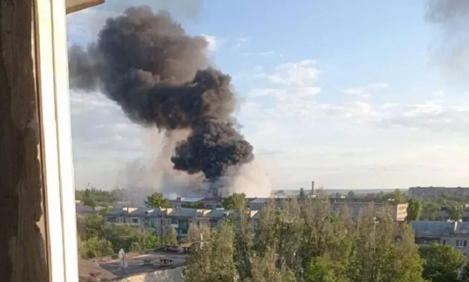 Smoke rises after a missile strike in Lugansk on May 12. Photo: Ria Novosti