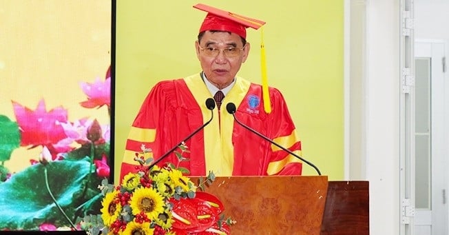 Touching sharing of a 73-year-old new PhD in Tra Vinh