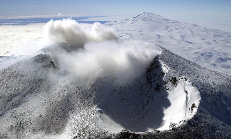 Un volcan antarctique fait éruption avec 80 grammes d'or par jour