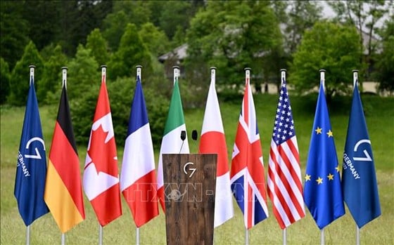 Flaggen der G7-Staaten und der Europäischen Union beim G7-Gipfel im Schloss Elmau, Deutschland, 28. Juni 2022. Illustrationsfoto: AFP/VNA