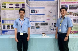 นักเรียนโรงเรียนมัธยมศึกษา Hung Vuong สำหรับผู้มีความสามารถพิเศษ ประดิษฐ์อุปกรณ์ตรวจจับแบคทีเรีย