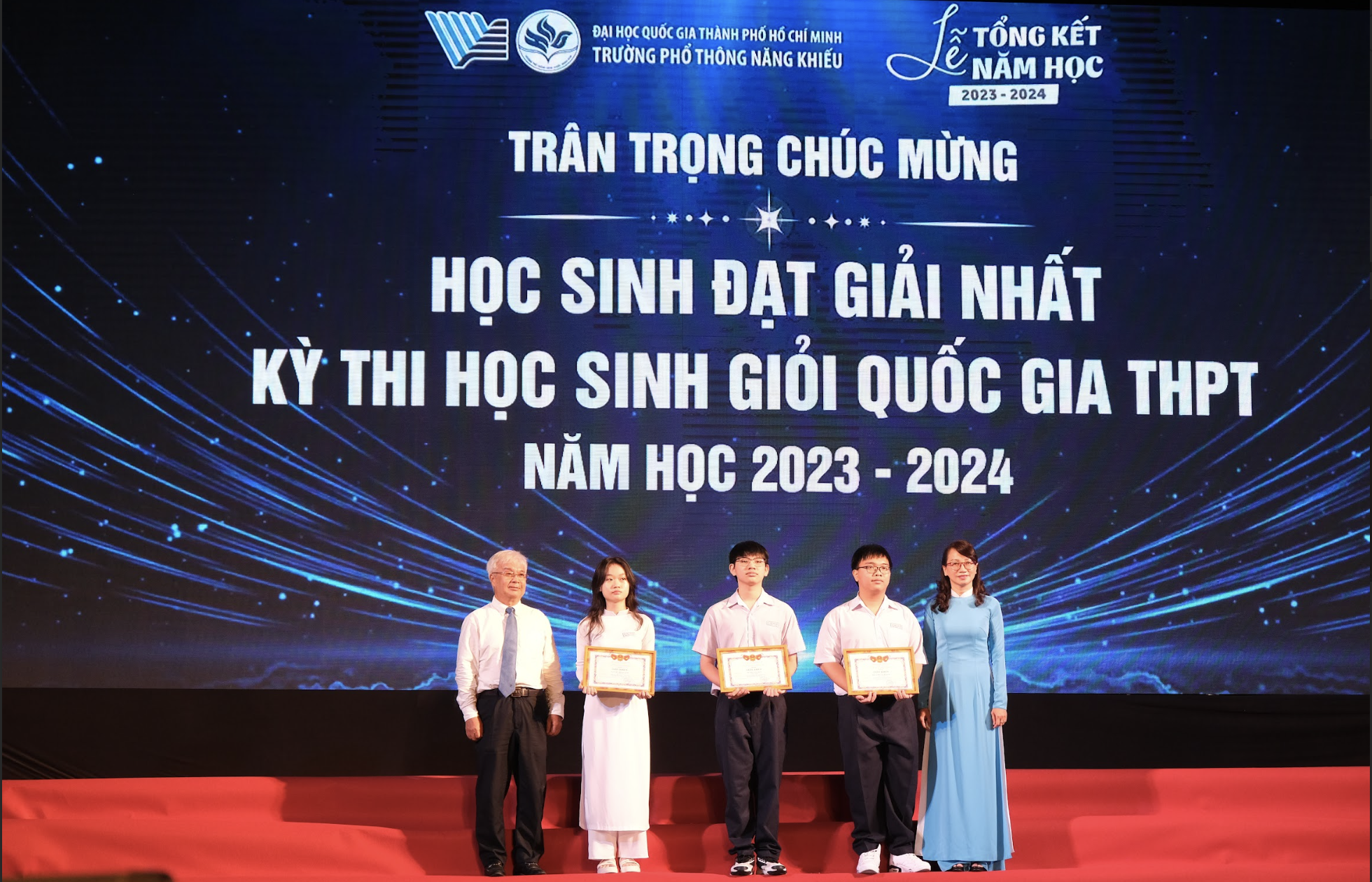 120 học sinh Trường Phổ thông Năng khiếu nhận học bổng trên 100 tỉ đồng- Ảnh 1.