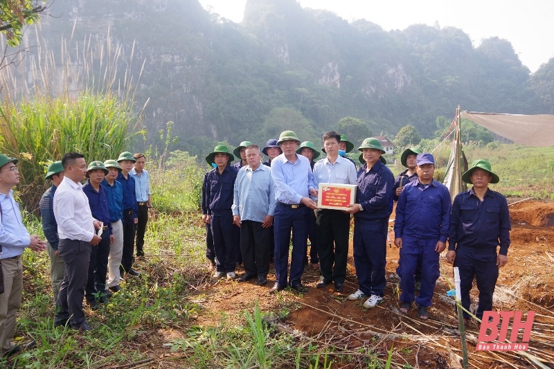 กองบัญชาการทหารจังหวัดทัญฮว้าได้รวบรวมอัฐิผู้เสียชีวิต 14 ชุดในจังหวัดหัวฟาน