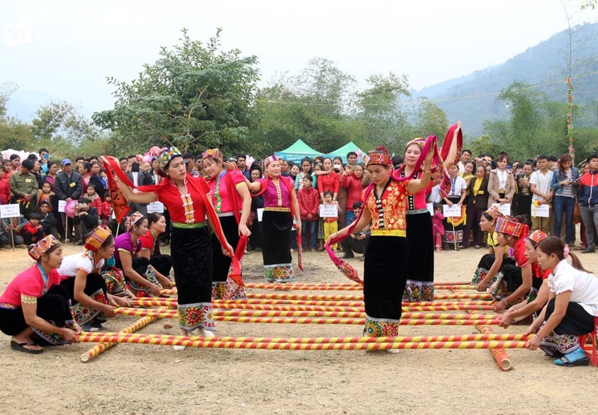 Những năm qua, nhiều chương trình, dự án bảo tồn phát huy bản sắc văn hóa các DTTS được các địa phương thực hiện, góp phần nâng cao đời sống tinh thần cho đồng bào 