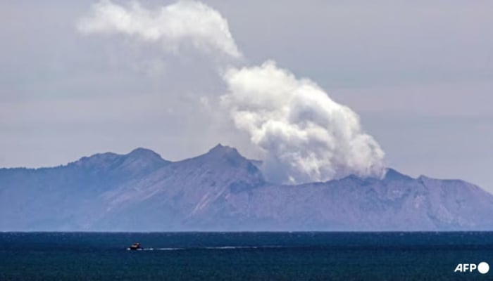 Núi lửa phun trào làm gián đoạn các chuyến bay ở New Zealand