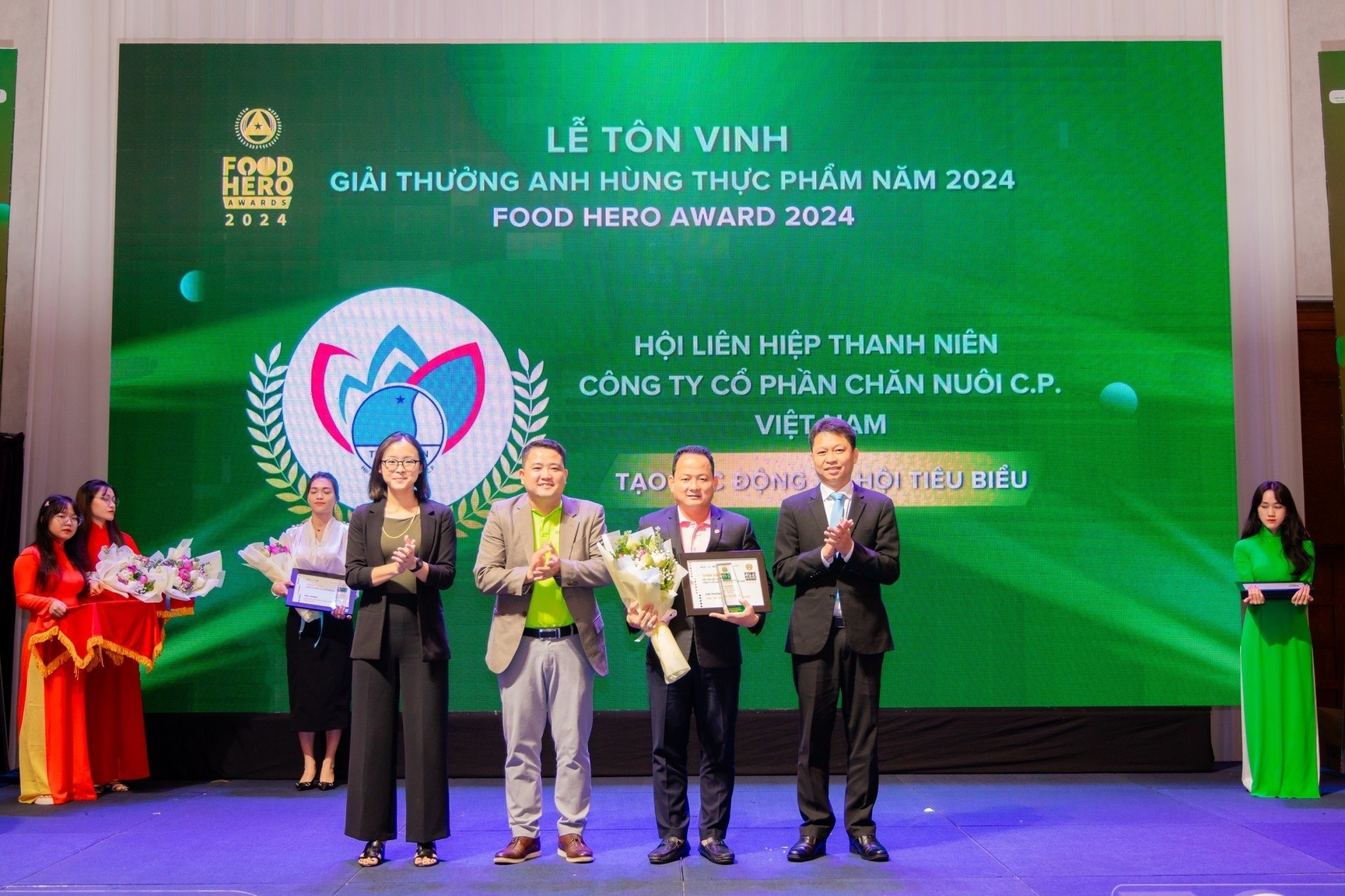 Die Vietnam Youth Union CP Vietnam Livestock Joint Stock Company wurde als Food Hero geehrt.