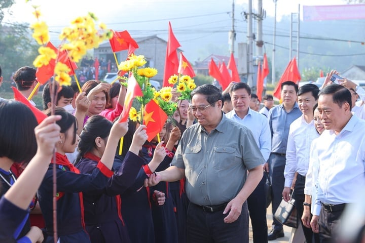 Thủ tướng dự Ngày hội Đại đoàn kết cùng đồng bào các dân tộc tỉnh Lạng Sơn - 4