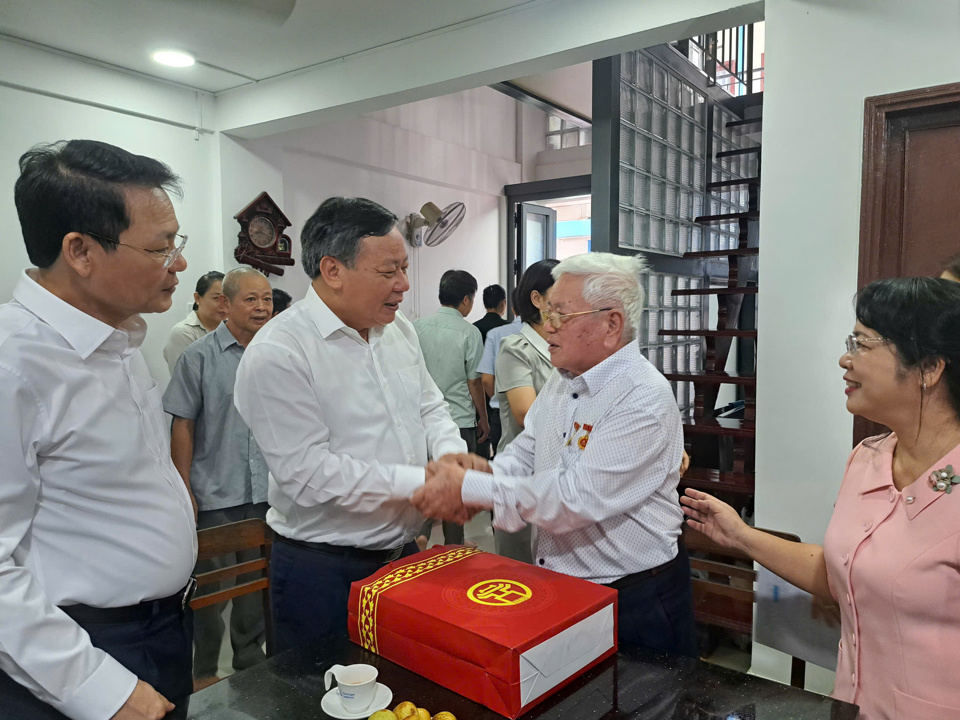 Mr. Nguyen Nhu Thien was moved to send his thanks to the leaders of the two cities.