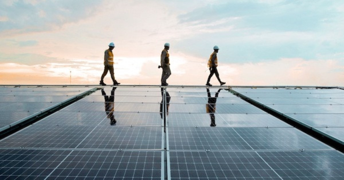 Neue Wege mit Solarstrom auf dem Hausdach; Tanken Sie Benzin für Tet