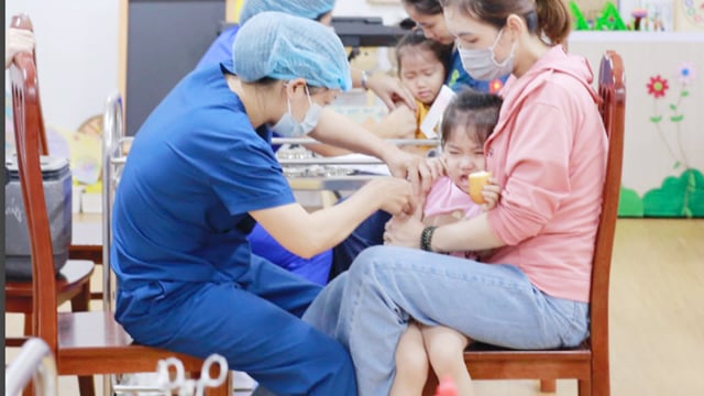 Hanoi successfully and safely implemented the first day of the measles vaccination campaign