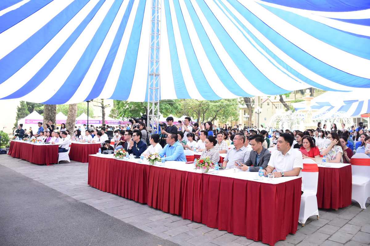 hoc vien bao chi va tuyen truyen to chuc ngay hoi tu van tuyen sinh huong nghiep ajc open day 2023 hinh 1
