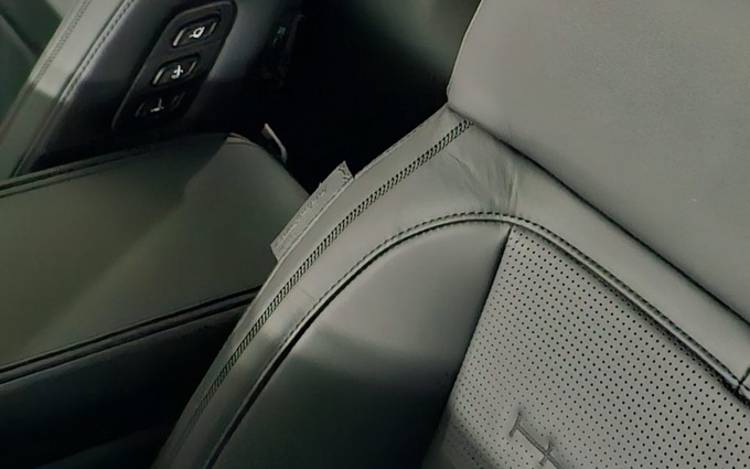 Cận cảnh nội thất Hyundai Santa Fe 2024 ngoài đời thực - 6