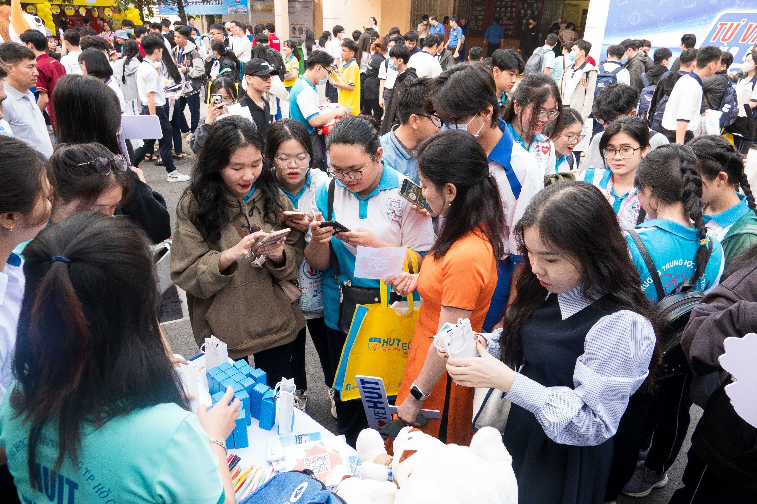 Khai mạc Tư vấn mùa thi 2024: Làm sao để trúng tuyển đúng nguyện vọng yêu thích?- Ảnh 6.