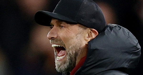 HLV Klopp ngẩn ngơ khi Liverpool hòa M.U, HLV Erik ten Hag tự hào với 1 điểm