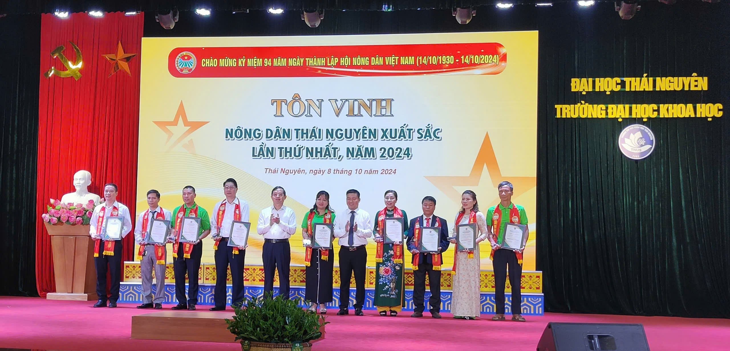 Thái Nguyên tôn vinh 9 nông dân xuất sắc và 22 sản phẩm nông nghiệp tiêu biểu năm 2024 - Ảnh 1.