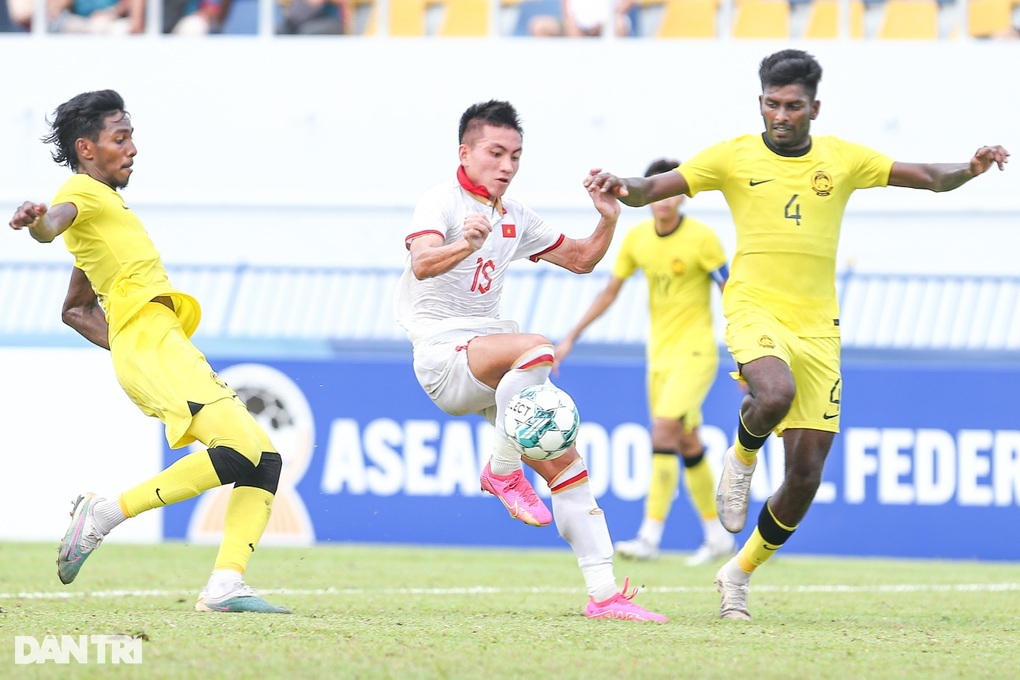 U23 Việt Nam - U23 Malaysia: Văn Trường, Văn Khang, Văn Tùng đá chính - 3