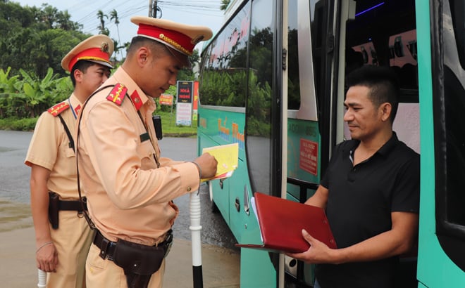 Yên Bái siết chặt kiểm soát phương tiện kinh doanh vận tải hành khách và hàng hóa