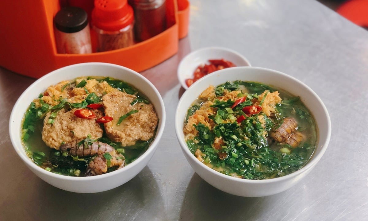 Un restaurant de nouilles au crabe ouvert depuis près de 40 ans à Hai Phong