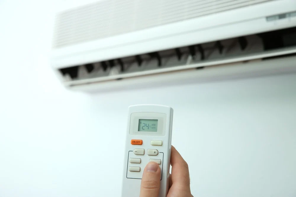 ¿El aire acondicionado debe dejarse funcionando o encenderse y apagarse continuamente?