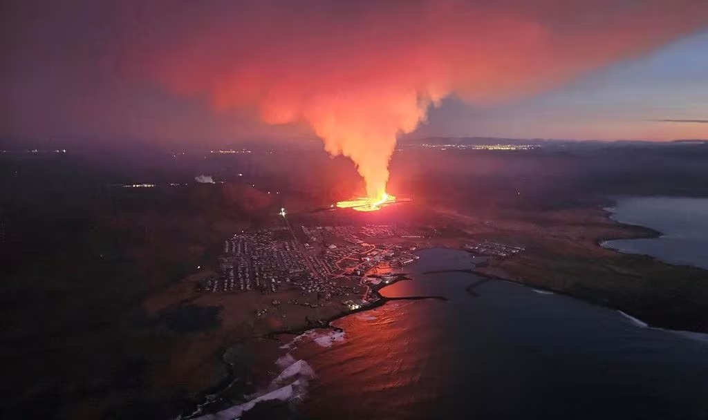 lava mountain erupting in iceland picture 1