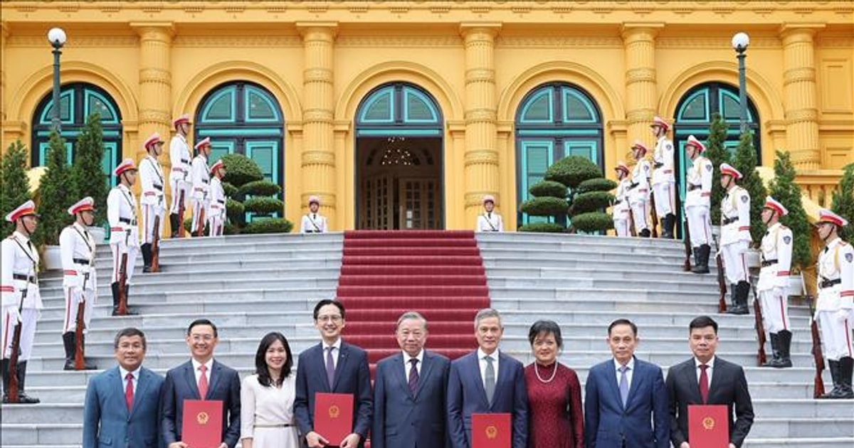 Generalsekretär und Präsident To Lam stellt die Entscheidung zur Ernennung des vietnamesischen Botschafters bei den Vereinten Nationen und anderen Ländern vor.