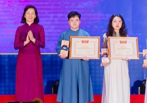 Nữ sinh học ngành khoa học máy tính có thành tích xuất sắc - Ảnh 1.
