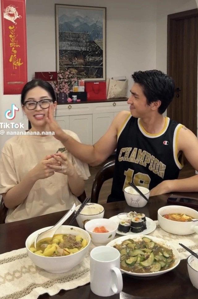 Phuong Nga et Binh An ont une vidéo qui fait sensation sur les réseaux sociaux. Photo : Extrait du clip