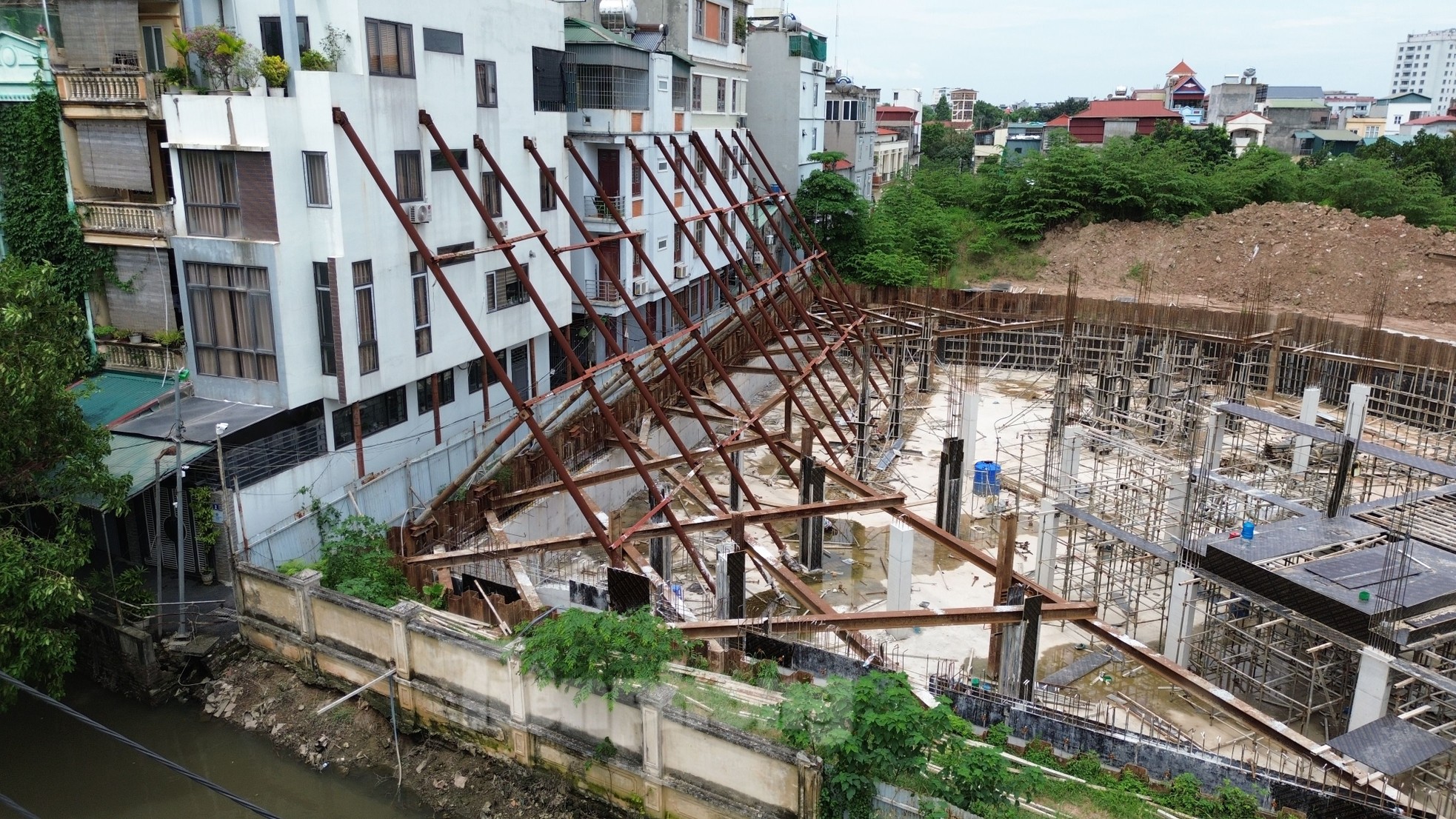 ハノイ：1000億ドン近いプロジェクトの建設、多くの住民が「松葉杖を使う」必要 写真1