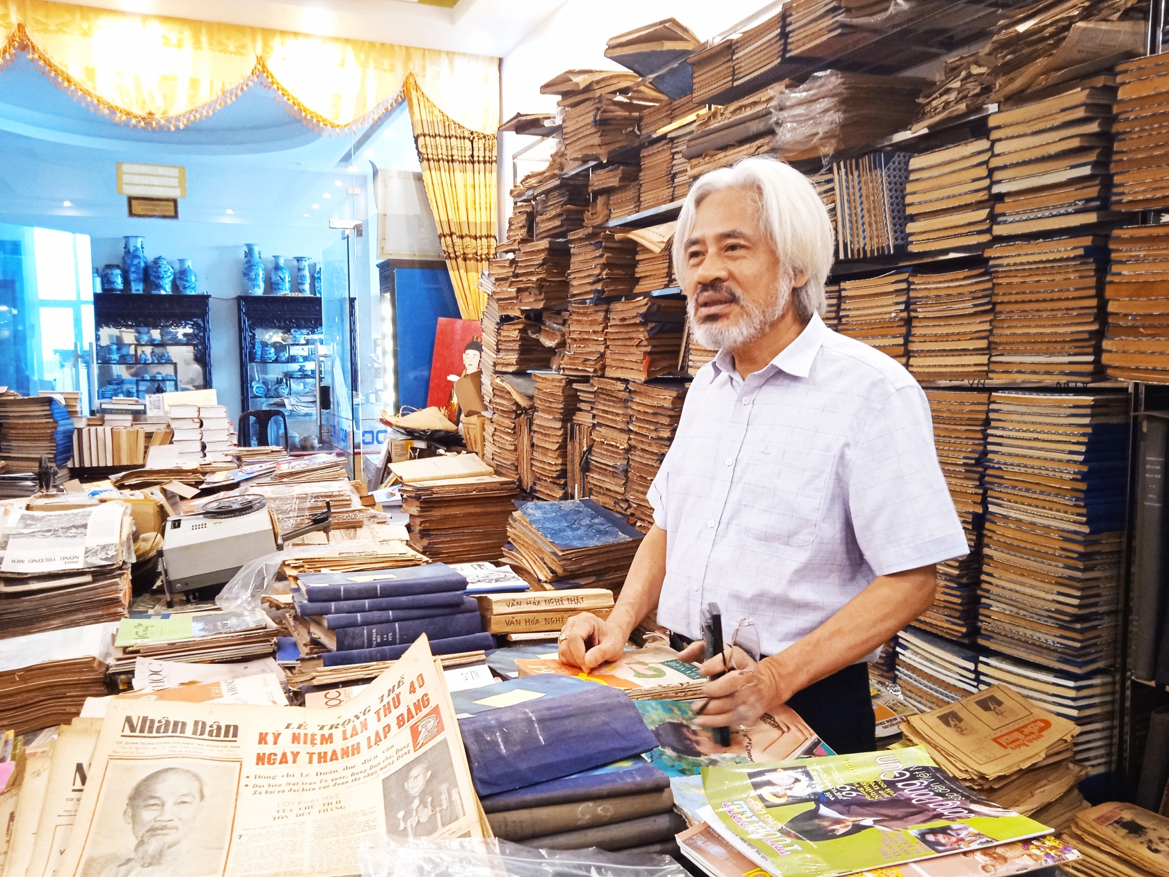 View of the treasure trove in Thanh Nam image 1