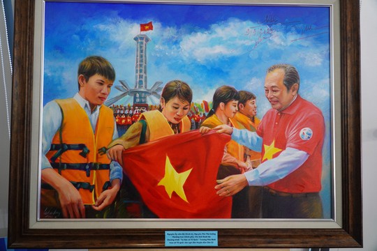 Giải Golf Tôi yêu Việt Nam: Ca sĩ Tuấn Hưng đấu giá thành công bức tranh 300 triệu đồng - Ảnh 2.