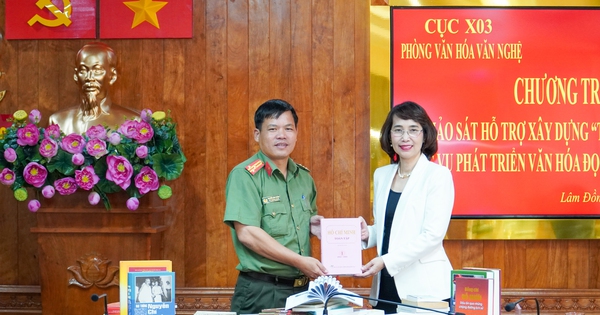 Apoye a la policía provincial de Lam Dong para construir una biblioteca en Ho Chi Minh