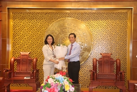 El vicepresidente del Comité Popular Provincial, Hoang Nam, recibió al Cónsul General de Vietnam en la provincia de Savannakhet