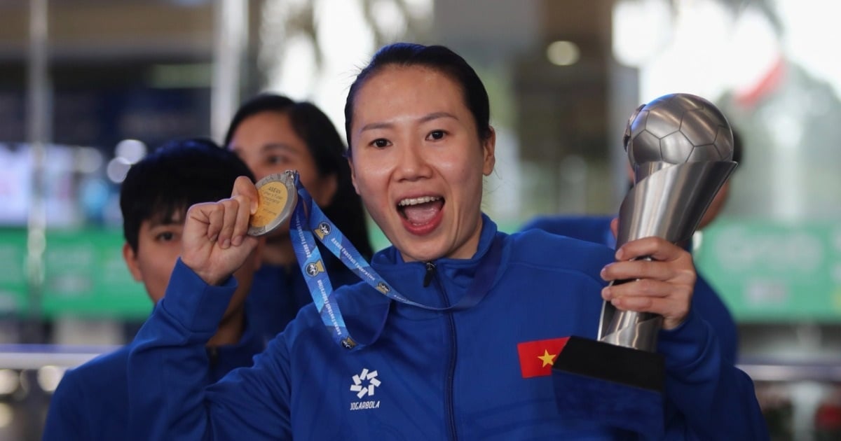 L'équipe féminine de futsal du Vietnam ramène le trophée du championnat d'Asie du Sud-Est à Ho Chi Minh-Ville