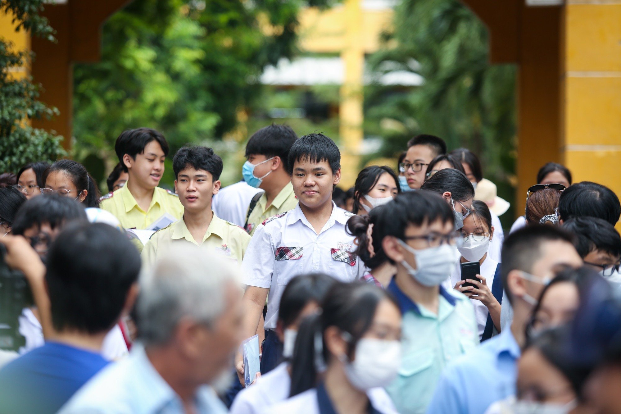 Thí sinh reo to: 'Đề toán vào lớp 10 dễ nhất 10 năm qua!' - Ảnh 4.