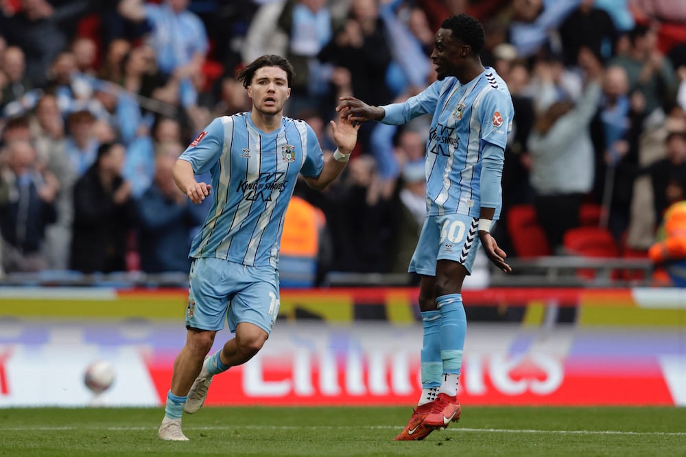 Thắng hú vía Coventry City, M.U đụng độ kình địch Man City ở chung kết Cúp FA- Ảnh 2.