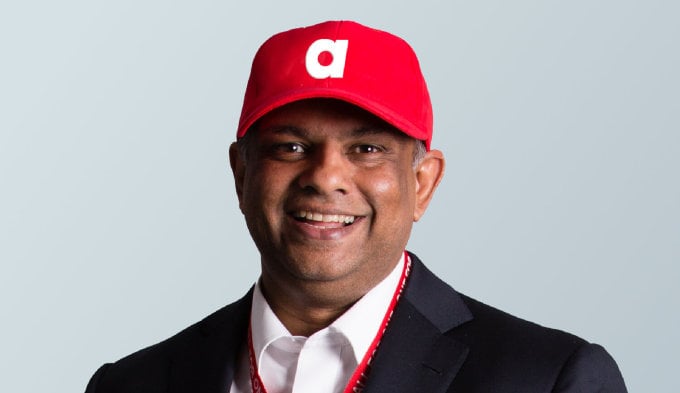 យោងតាមលោក Tony Fernandes ក្រុមហ៊ុន AirAsia ទទួលបានជោគជ័យដោយការផ្តល់សេវាហោះហើរប្រកបដោយគុណភាពខ្ពស់ក្នុងតម្លៃល្អបំផុត ស្របពេលដែលដាក់ទាំងបុគ្គលិក និងអ្នកដំណើរជាមុន។ រូបថត៖ AirAsia