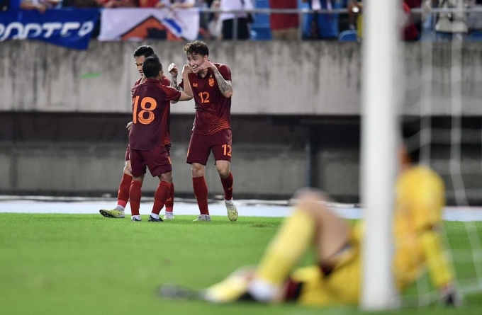 Nicholas Mickelson (No. 12) celebrates with Chanathip Songkrasin after scoring the goal to make it 2-1 in the 83rd minute. Photo: FAT