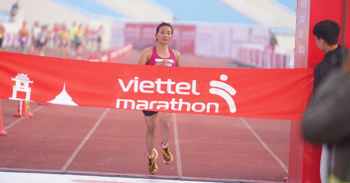 Warten darauf, dass Nguyen Thi Oanh beim Viettel Marathon 2024 ihre Grenzen überschreitet – letzte Etappe von Angkor Wat