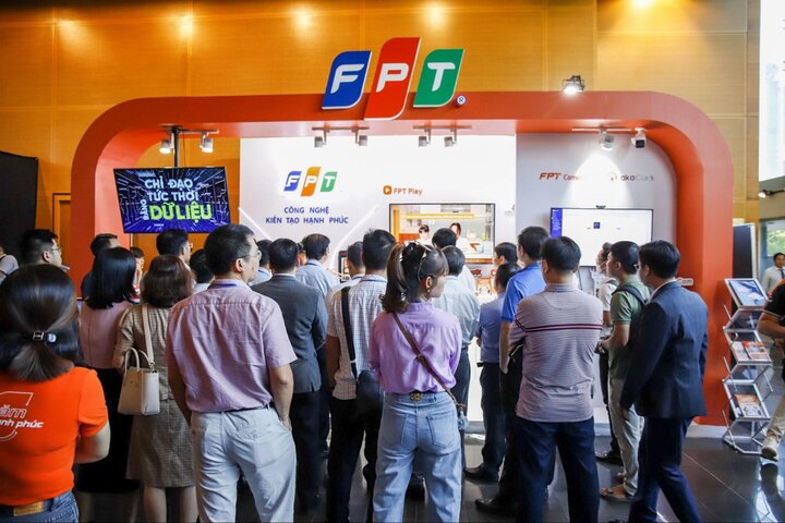 FPT demonstriert auf der Binh Dinh Information Technology – Communications Exhibition eine Technologie, bei der die Zufriedenheit der Benutzer das Leitprinzip ist.
