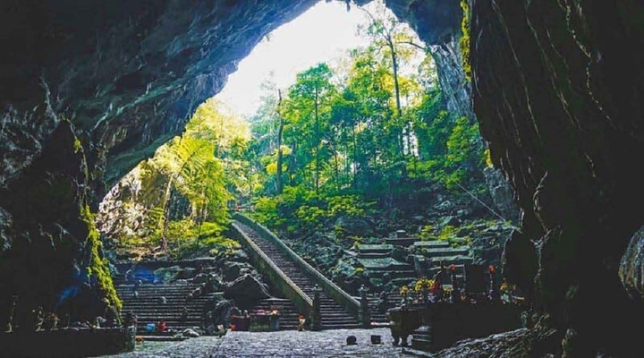 Huong Tich - La grotte numéro un du Sud.