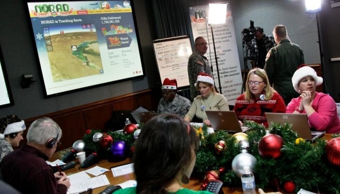 US-Canadian military tracks Santa's gift-delivery journey