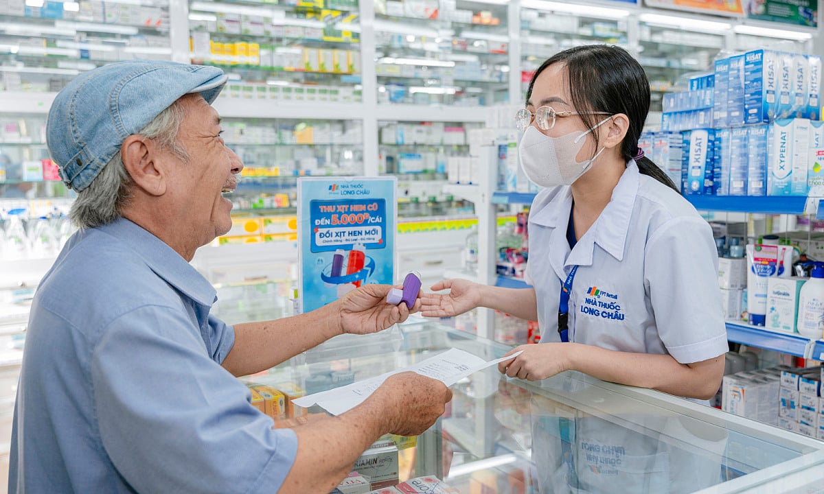 FPT Long Chau « achète un ancien inhalateur et le remplace par un nouveau » pour les patients asthmatiques