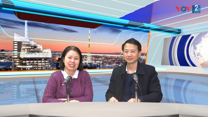 Herr Nguyen Tien Dat, Vizepräsident des Capital Tourism Club und Direktor von AZA Travel, sprach im VOV2-Livestudio.