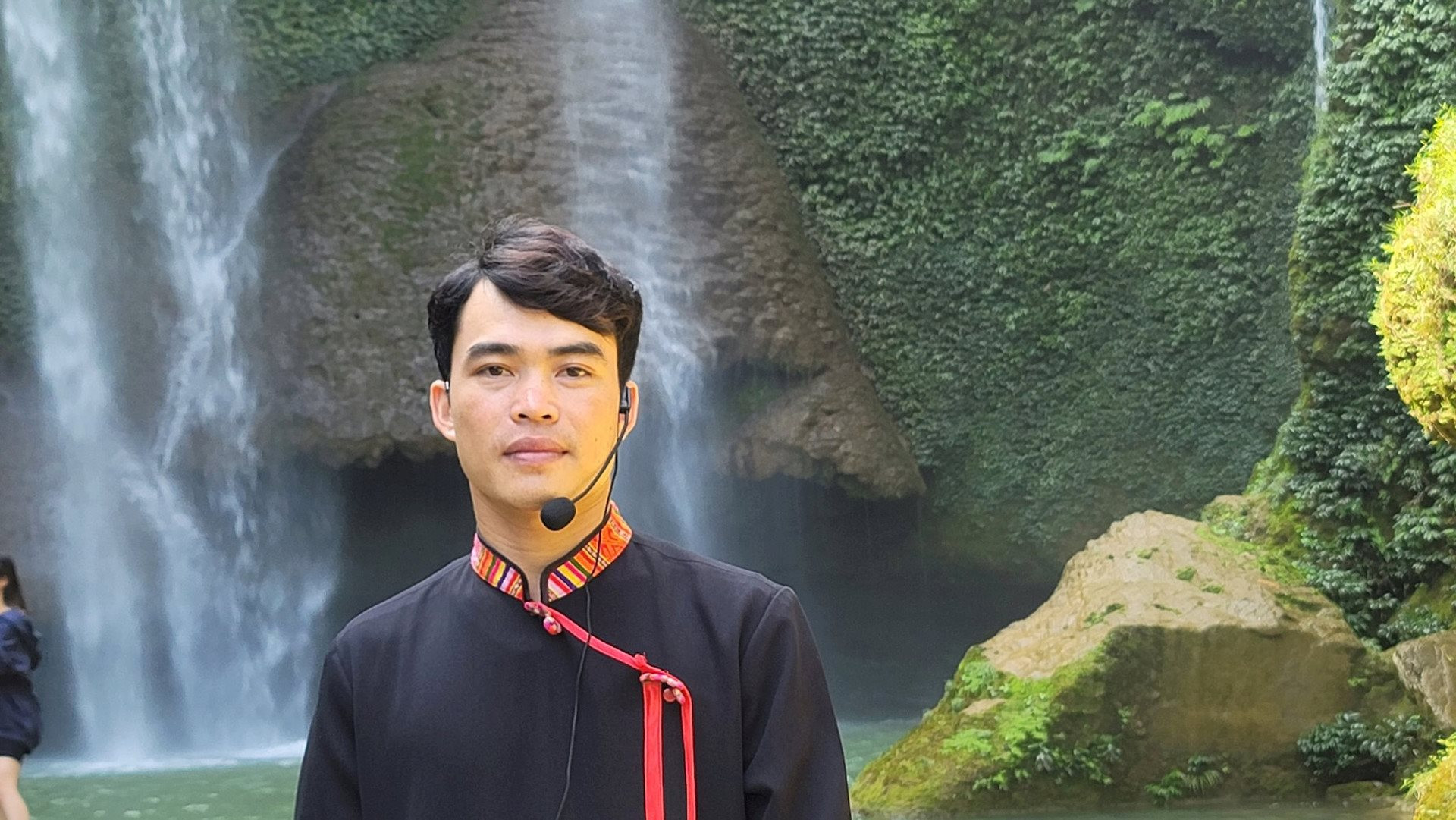 anh-ngan-manh-hung-huong-dan-vien-du-lich-hop-tac-xa-du-lich-chieng-khoa(1).jpg