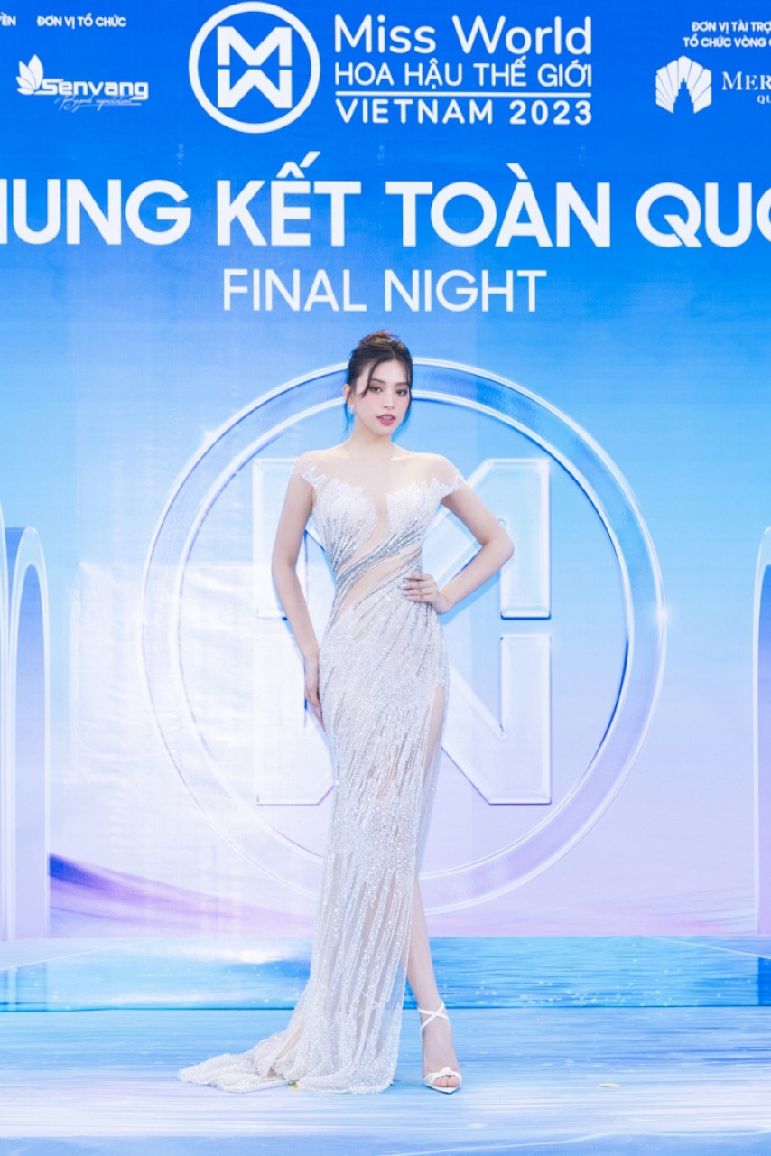 Reinas de belleza sexys y finalistas en la alfombra azul de la finalista 8 de Miss Mundo Vietnam 2023