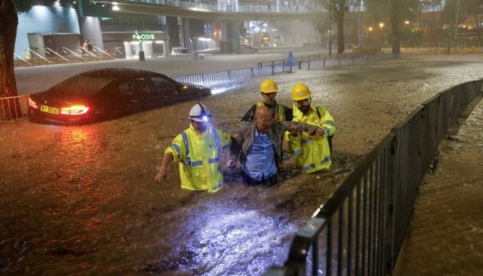 ฝนตกหนักทำให้เกิดน้ำท่วมรุนแรงในฮ่องกงและเซินเจิ้น