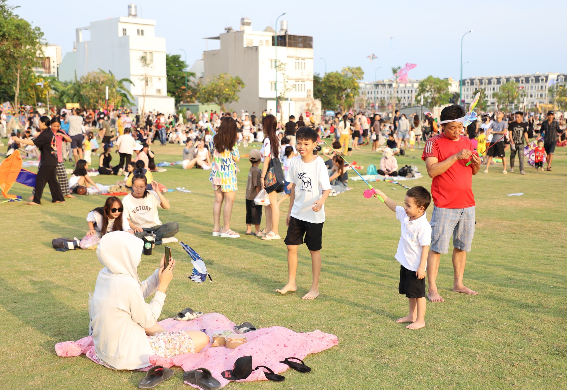 Thousands of people flock to the East of Ho Chi Minh City to 'live slowly' photo 1