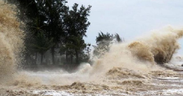 From now until mid-July, how many storms/tropical depressions will appear in the East Sea?