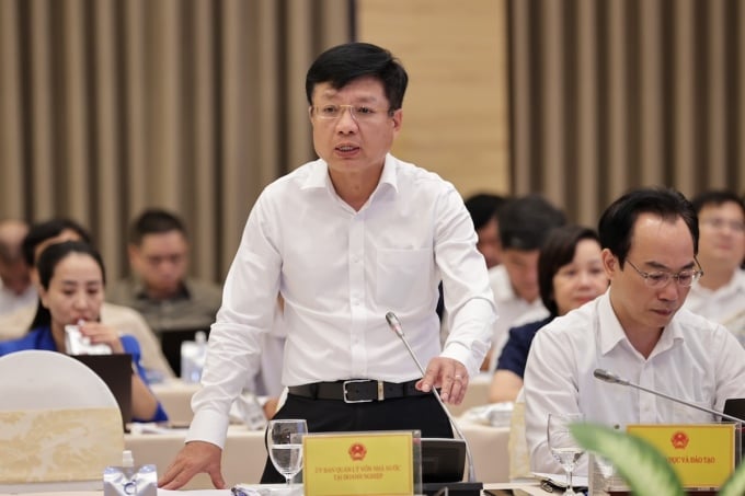 Herr Ho Sy Hung, stellvertretender Vorsitzender des State Capital Management Committee bei Unternehmen, antwortete auf der Pressekonferenz der Regierung am Nachmittag des 4. November. Foto: Nhat Bac