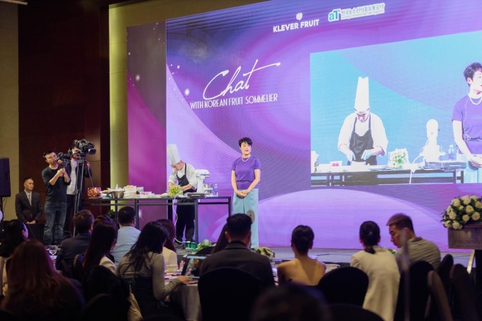Ms. Hyangran Jo shares and guides how to prepare desserts from premium fruits. Photo: Klever Fruit